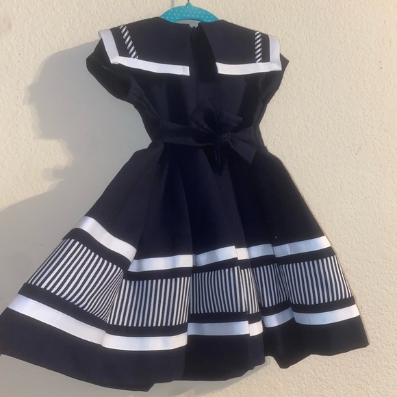 BRAND NEW Navy & White Dress. Zips in the back and has a tie around the waist - Picture 8 of 16